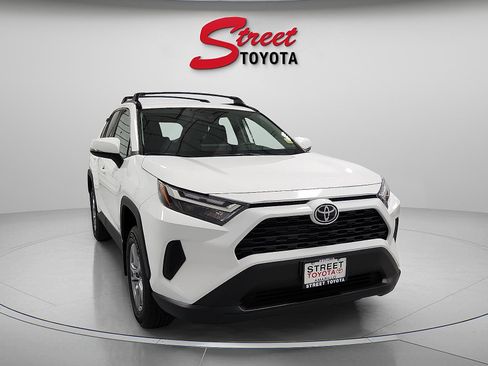 Used 2025 Toyota RAV4 XLE w/ Weather Package AWD/4WD image 4
