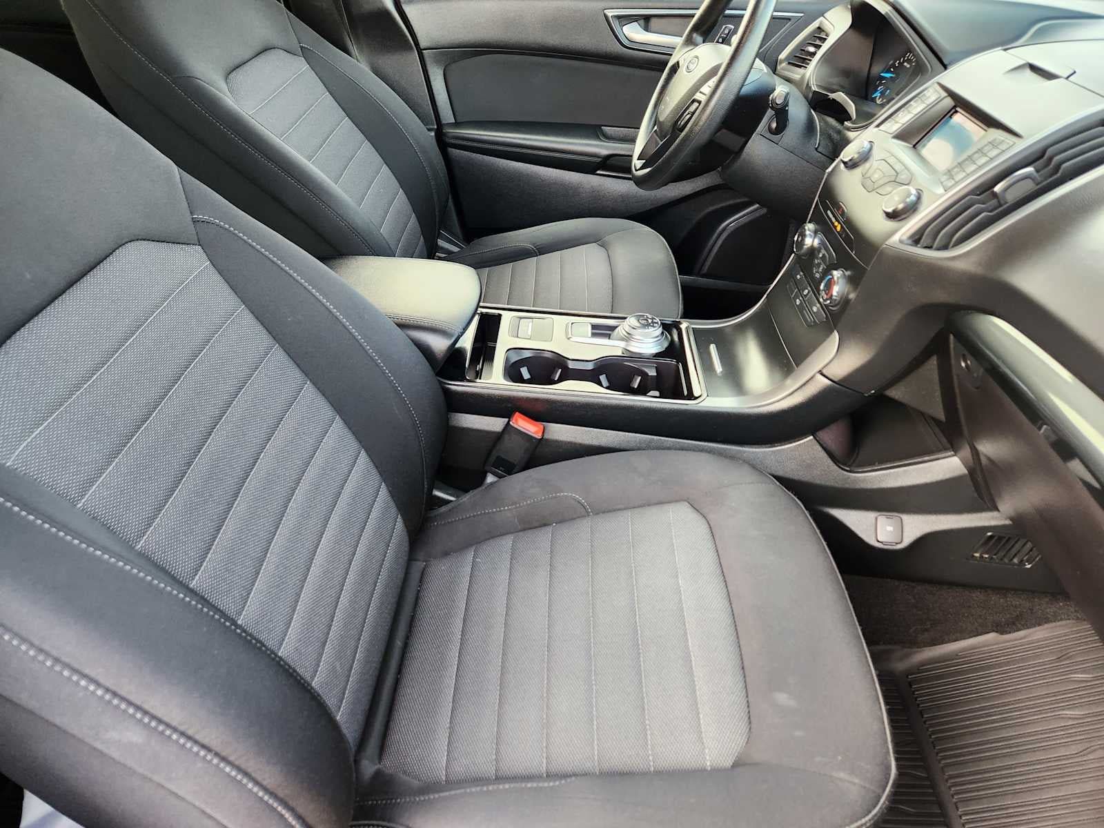 Used 2019 Ford Edge SE FWD image 14