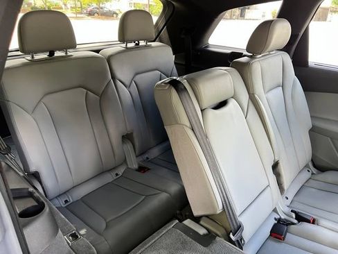 Used 2018 Audi Q7 3.0T Prestige w/ Prestige Package AWD/4WD image 27
