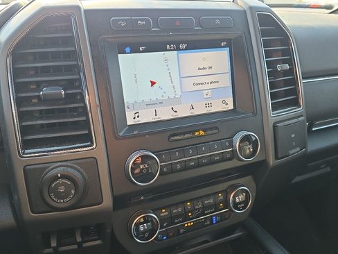 Used 2018 Ford Expedition XLT w/ Equipment Group 202A AWD/4WD image 12