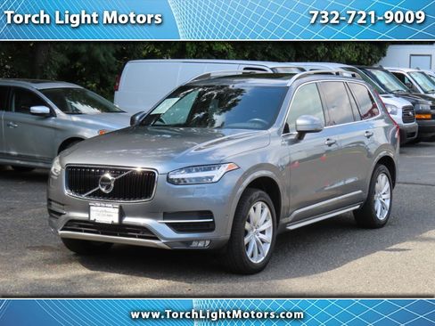 Used 2018 Volvo XC90 T6 Momentum w/ Convenience Package AWD/4WD image 1