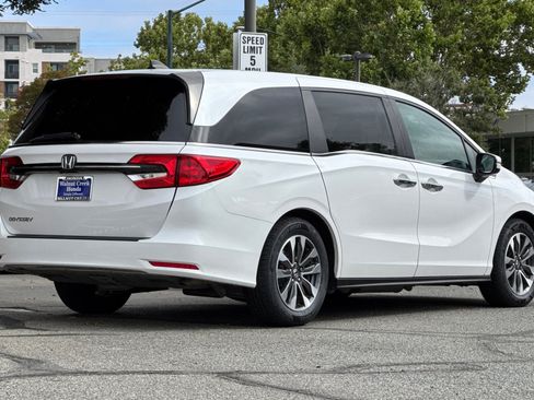 Used 2023 Honda Odyssey EX-L image 4