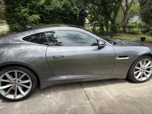 Used 2018 Jaguar F-TYPE Coupe AWD image 4