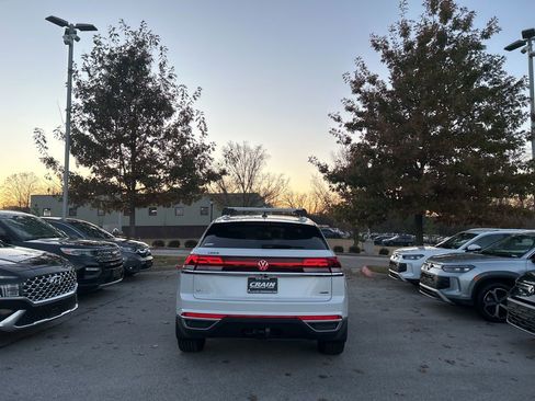 New 2026 Volkswagen Atlas Cross Sport SEL AWD/4WD image 4