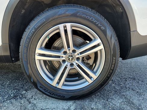 Used 2021 Mercedes-Benz GLC 300 4MATIC image 8
