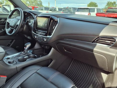 Used 2023 Chevrolet Traverse RS image 11