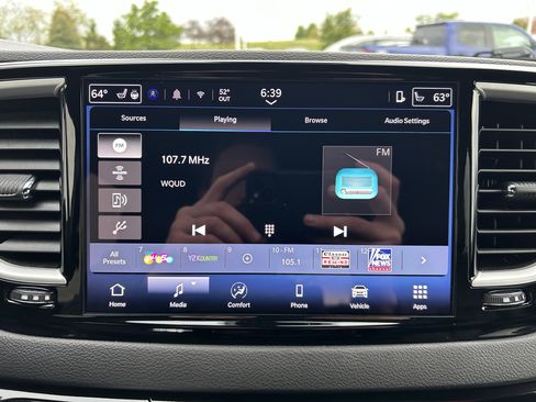 Used 2025 Chrysler Pacifica Select FWD image 28