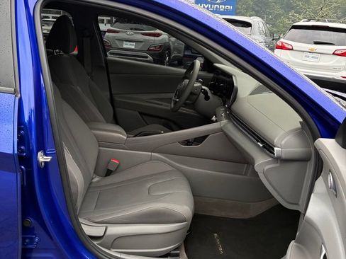Used 2024 Hyundai Elantra SEL FWD image 18
