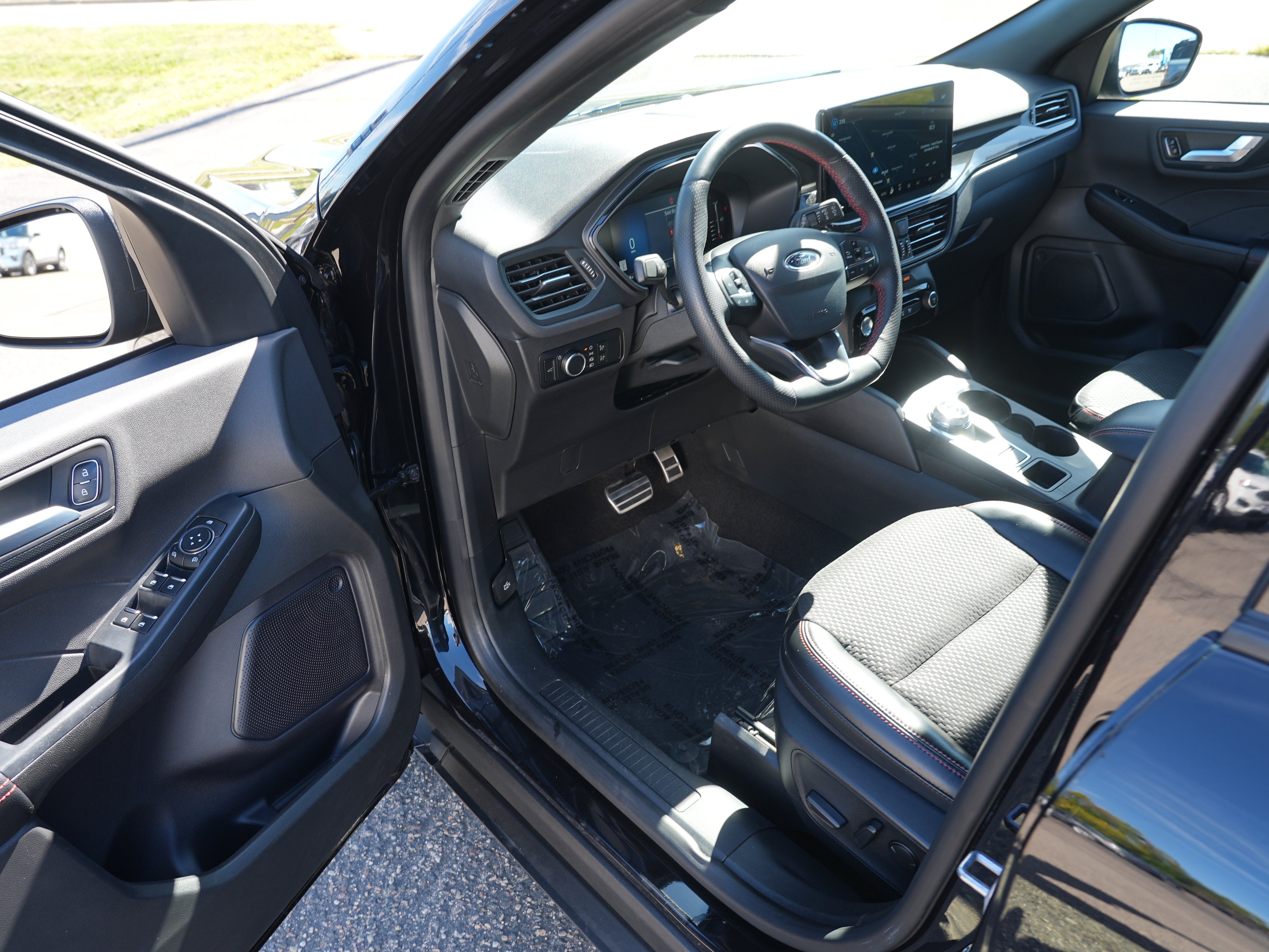 Used 2024 Ford Escape ST-Line w/ Tech Pack #1 AWD/4WD image 15