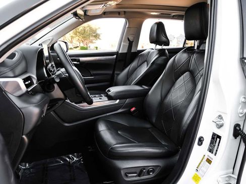 Used 2021 Toyota Highlander Platinum image 34