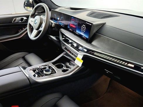 New 2026 BMW X7 M60i image 25