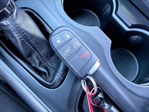 Used 2025 Dodge Durango GT AWD/4WD image 14