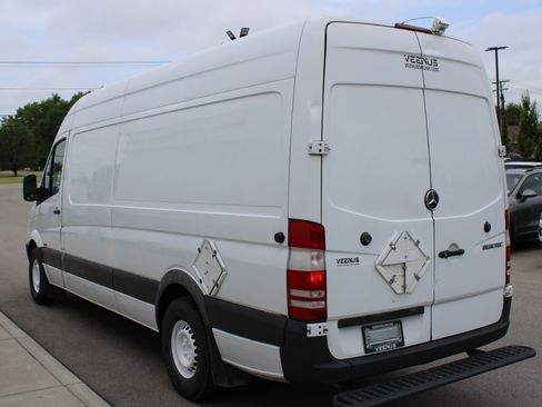 Used 2014 Mercedes-Benz Sprinter 2500 image 4