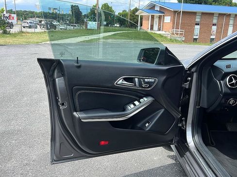 Used 2018 Mercedes-Benz CLA 250 image 26