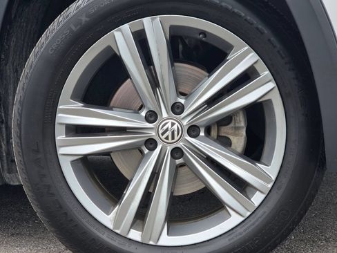 Used 2018 Volkswagen Atlas SEL w/ R-Line Package AWD/4WD image 21