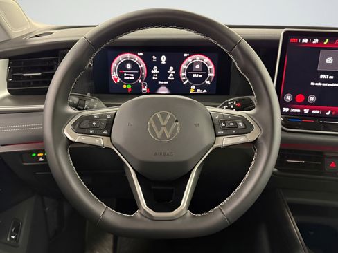 New 2026 Volkswagen Tiguan SE AWD/4WD image 12