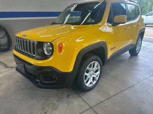 Used 2016 Jeep Renegade Latitude w/ Popular Equipment Group AWD/4WD image 3