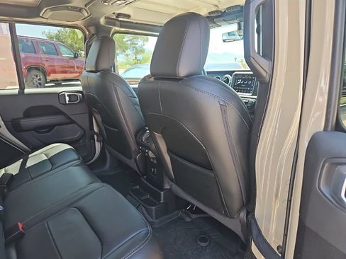 Used 2022 Jeep Wrangler Unlimited Sahara w/ Cold Weather Group AWD/4WD image 28