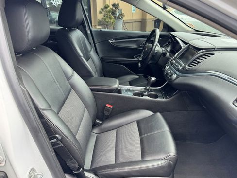 Used 2019 Chevrolet Impala LT FWD image 19