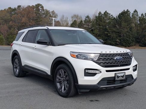 Certified 2022 Ford Explorer XLT w/ Equipment Group 202A image 2