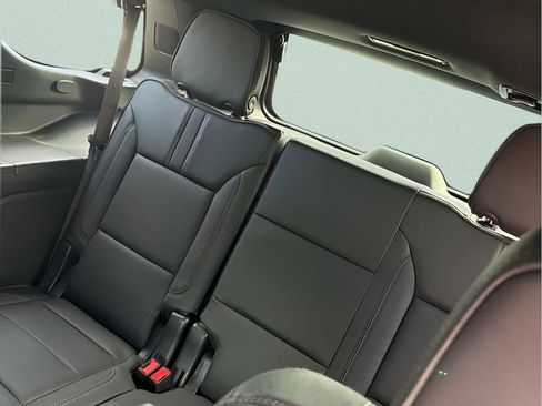 Used 2022 Chevrolet Tahoe RST w/ Luxury Package image 12