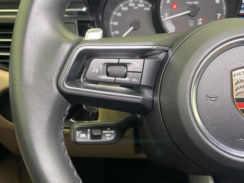 Used 2025 Porsche Macan image 40