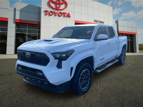 Used 2024 Toyota Tacoma TRD Sport w/ TRD Sport Upgrade Package AWD/4WD image 7