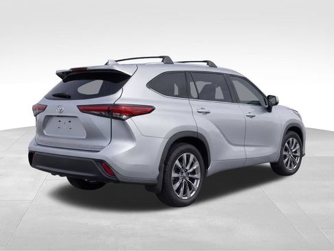 Used 2022 Toyota Highlander Limited AWD/4WD image 4