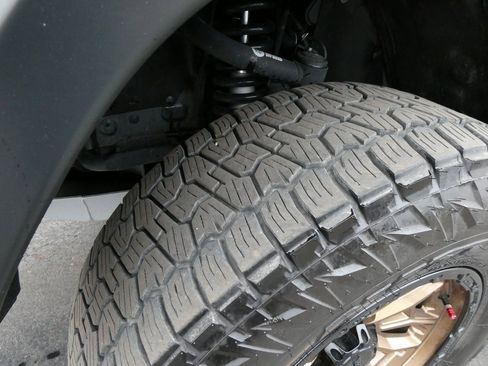 Used 2020 Toyota Tacoma SR image 12