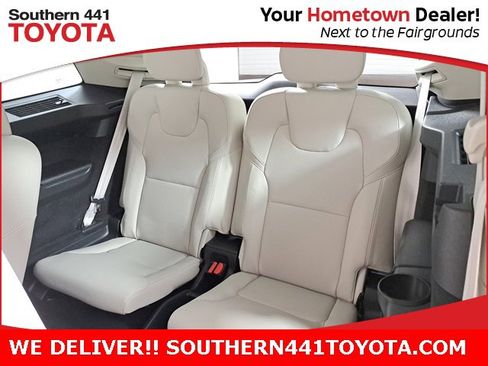 Used 2022 Volvo XC90 T5 Momentum w/ Protection Package Premier image 14