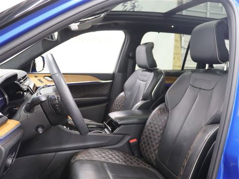 Used 2023 Jeep Grand Cherokee Summit AWD/4WD image 29