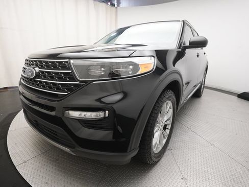 Used 2023 Ford Explorer XLT w/ Equipment Group 202A AWD/4WD image 12