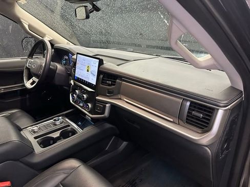 Used 2024 Ford Expedition XLT AWD/4WD image 16