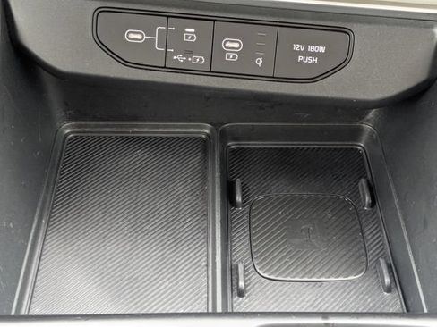 Certified 2025 Kia Carnival SX Prestige FWD image 38