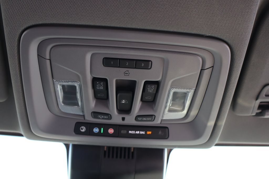 Used 2025 Chevrolet Silverado 1500 LT Trail Boss w/ Convenience Package II AWD/4WD image 15