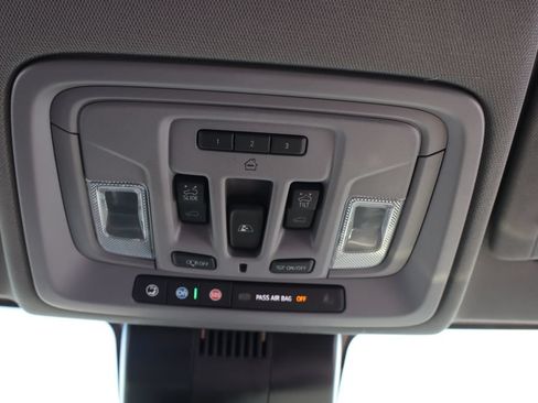 Used 2025 Chevrolet Silverado 1500 LT Trail Boss w/ Convenience Package II AWD/4WD image 15