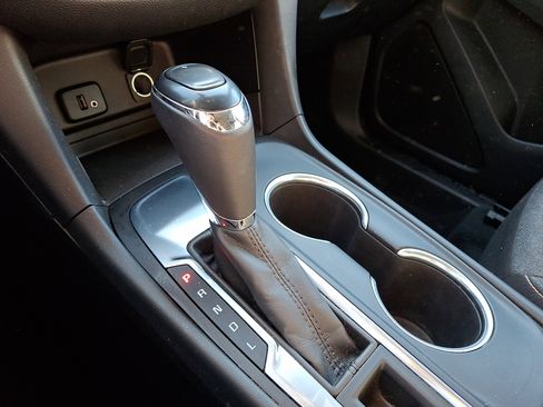 Used 2018 Chevrolet Equinox LT image 16