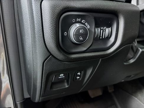 Used 2024 RAM 1500 Laramie AWD/4WD image 10