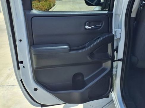 Used 2022 Nissan Frontier SV RWD image 15