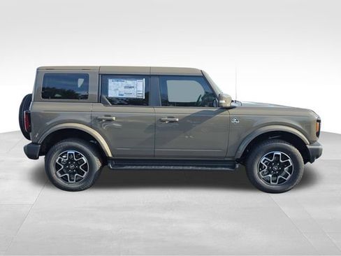 New 2025 Ford Bronco Outer Banks image 2
