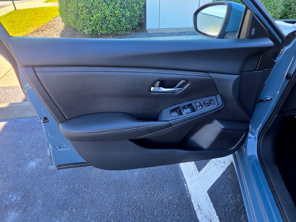 Used 2025 Nissan Sentra SV FWD image 12