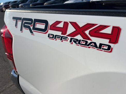 Used 2019 Toyota Tacoma TRD Off-Road image 14