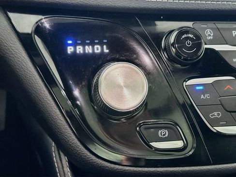 Used 2025 Chrysler Pacifica Limited FWD image 22