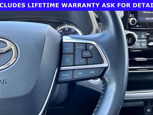 Used 2021 Toyota Highlander LE AWD/4WD image 16