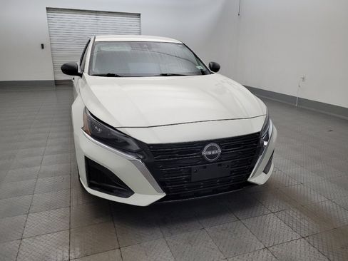Used 2024 Nissan Altima 2.5 SV FWD image 14