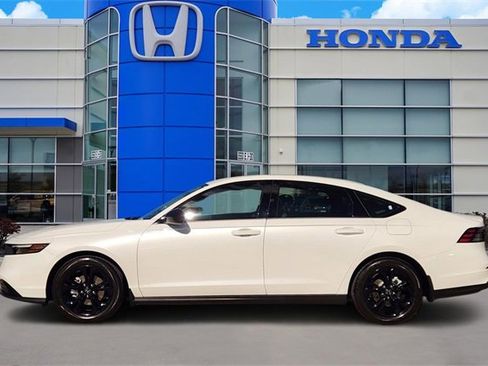 Certified 2025 Honda Accord SE image 3