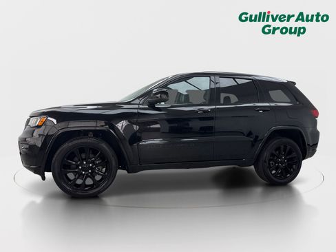 Used 2022 Jeep Grand Cherokee Laredo X RWD image 2