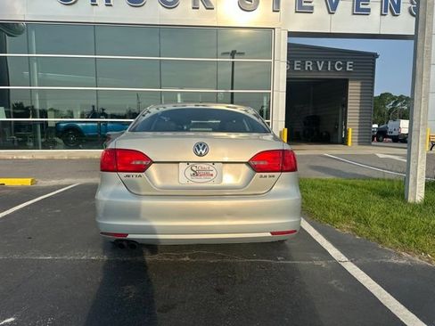 Used 2011 Volkswagen Jetta SE FWD image 6
