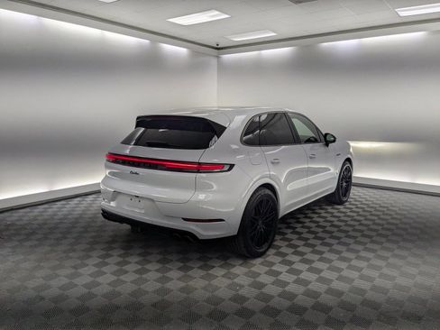 New 2026 Porsche Cayenne Turbo image 6