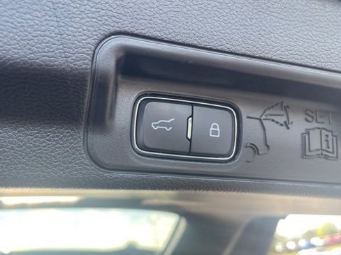 Used 2020 Ford Explorer XLT w/ Comfort Package image 26